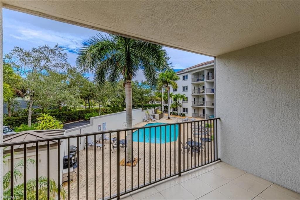 1100 Pine Ridge RD, NAPLES FL 34108-5