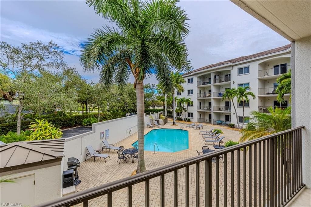 1100 Pine Ridge RD, NAPLES FL 34108-3