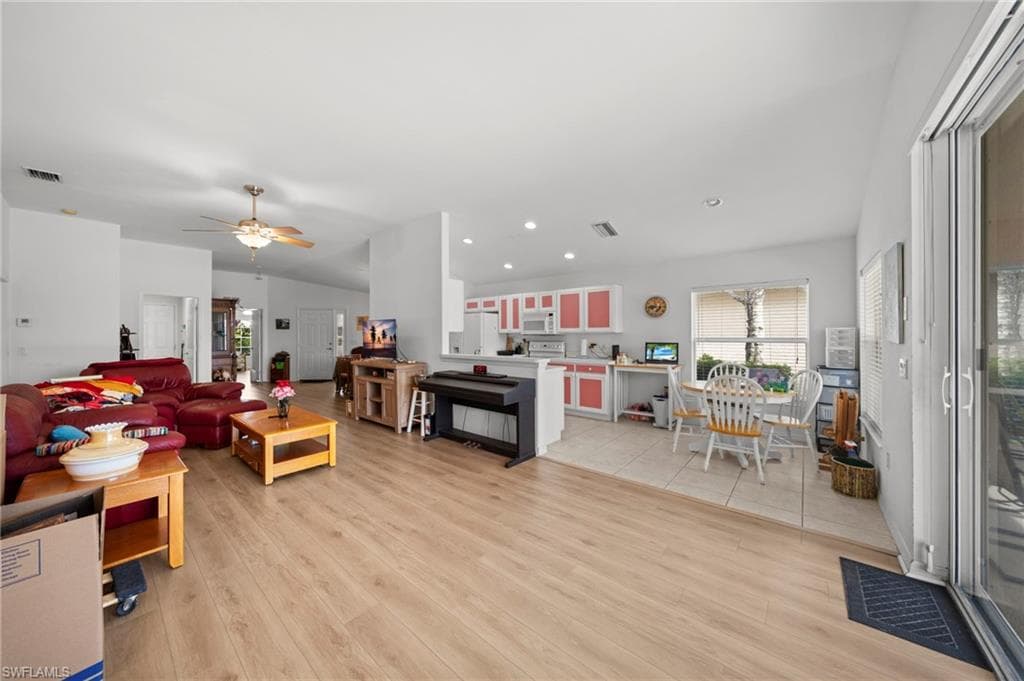 2492 Belleville CT, CAPE CORAL FL 33991-3