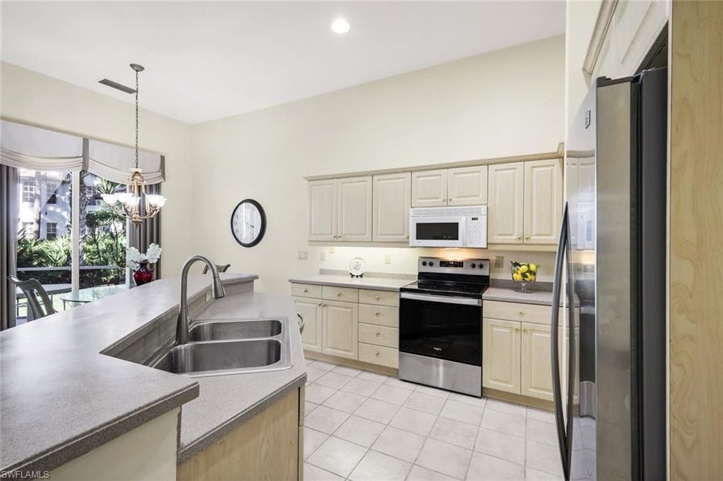 2451 Game Hawk CT # 2502, NAPLES FL 34105-5