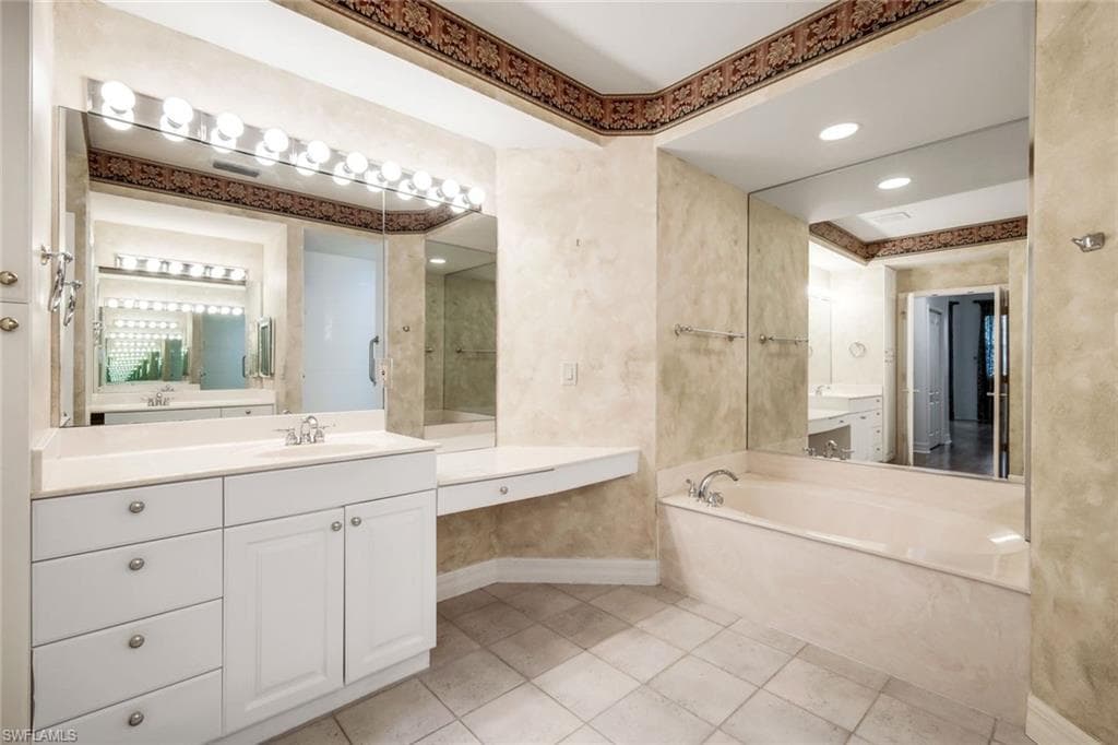 2451 Game Hawk CT # 2502, NAPLES FL 34105-12