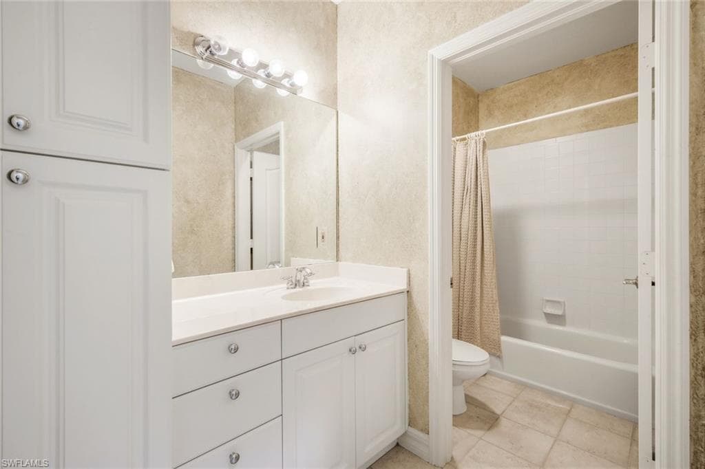 2451 Game Hawk CT # 2502, NAPLES FL 34105-15