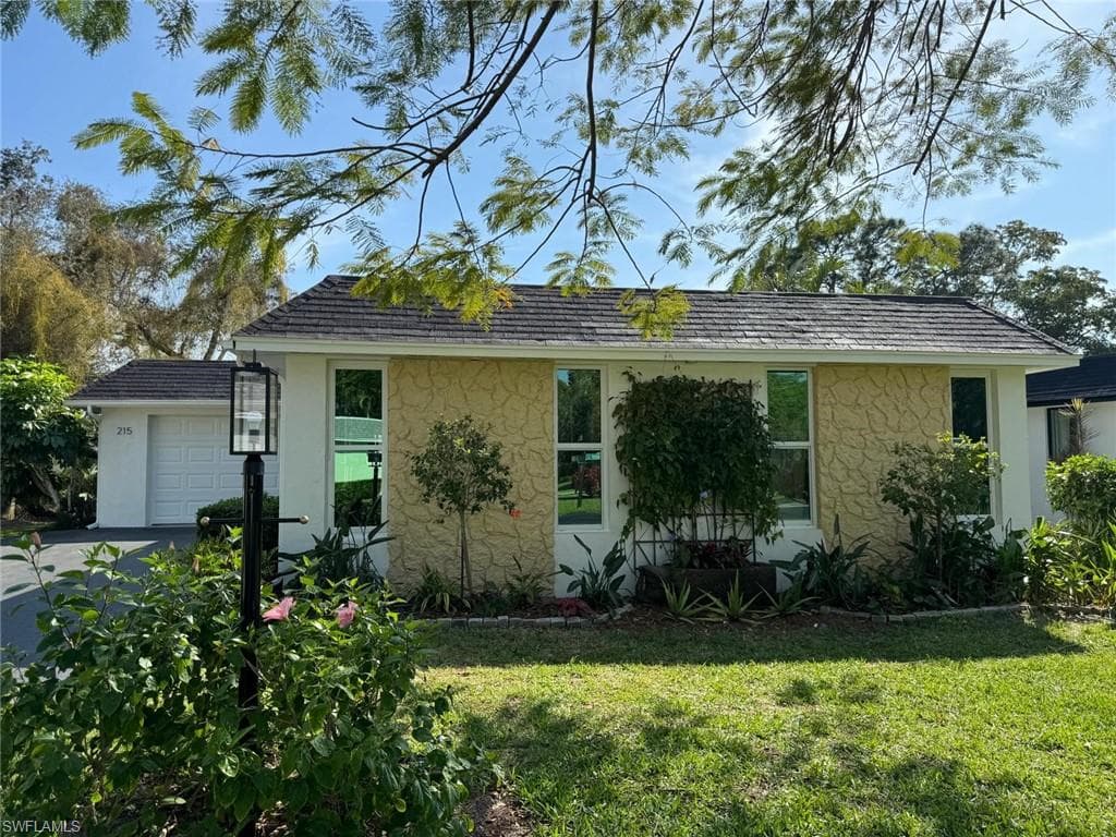 215 Lanchester CT # 44, NAPLES FL 34112-15