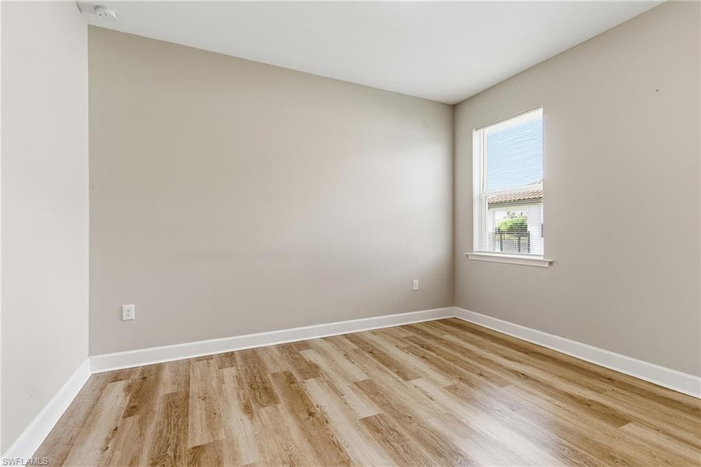 2055 Grove DR, NAPLES FL 34120-26