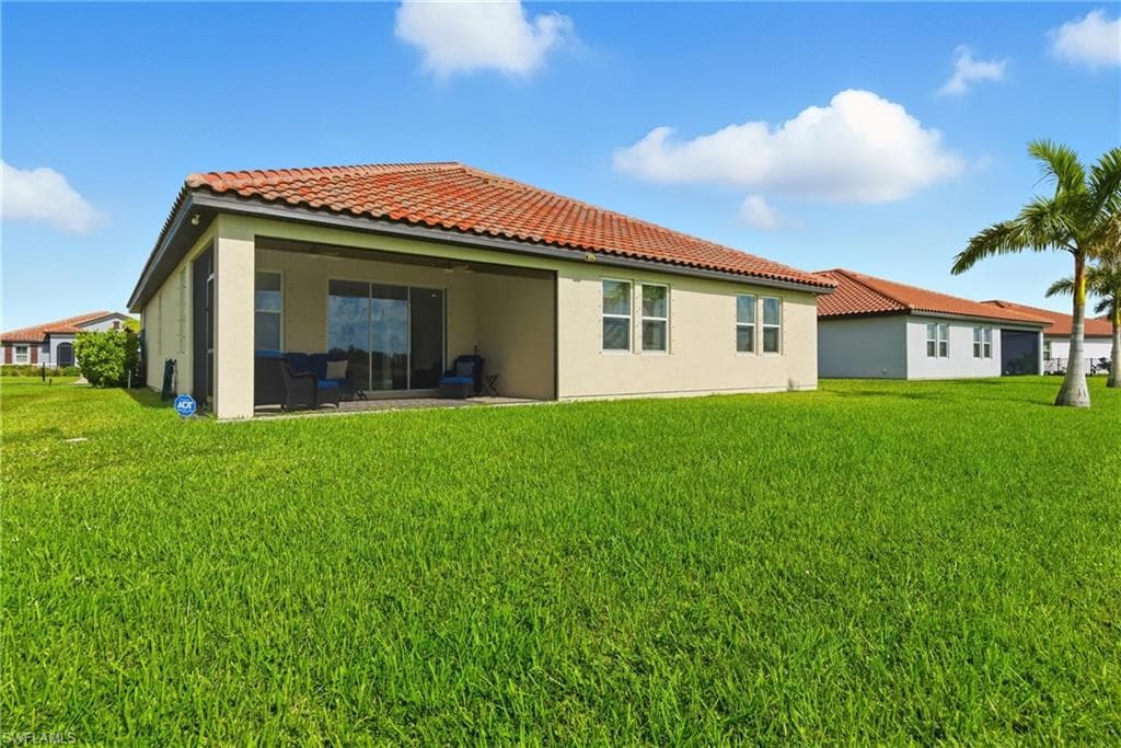 2055 Grove DR, NAPLES FL 34120-46