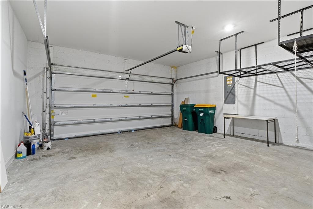 2055 Grove DR, NAPLES FL 34120-42