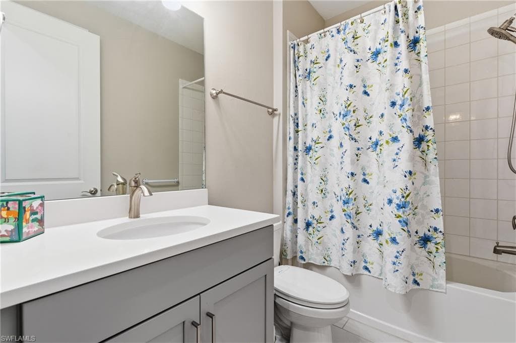 2055 Grove DR, NAPLES FL 34120-21