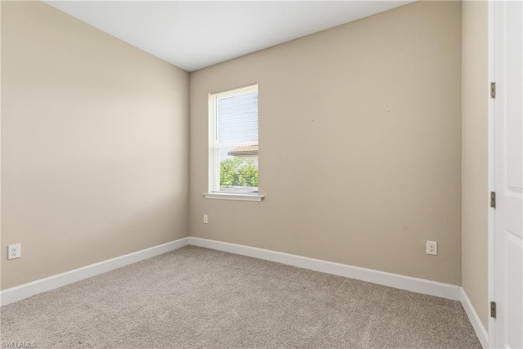 2055 Grove DR, NAPLES FL 34120-31