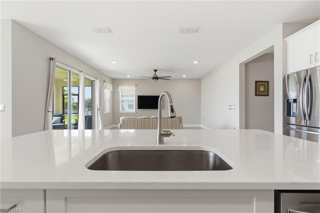 2055 Grove DR, NAPLES FL 34120-8