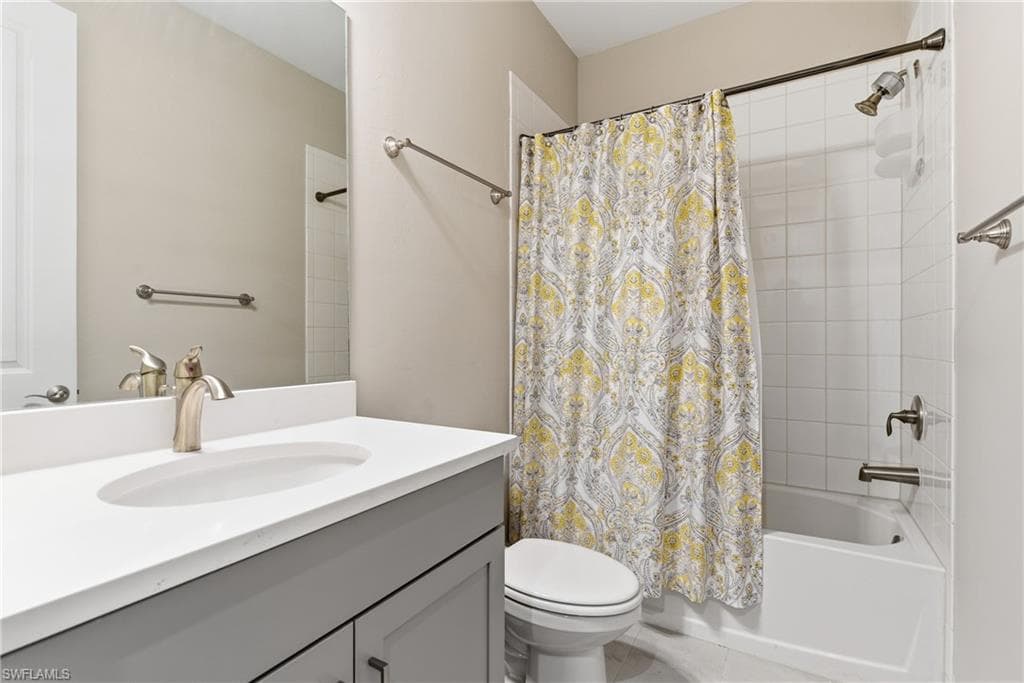 2055 Grove DR, NAPLES FL 34120-29