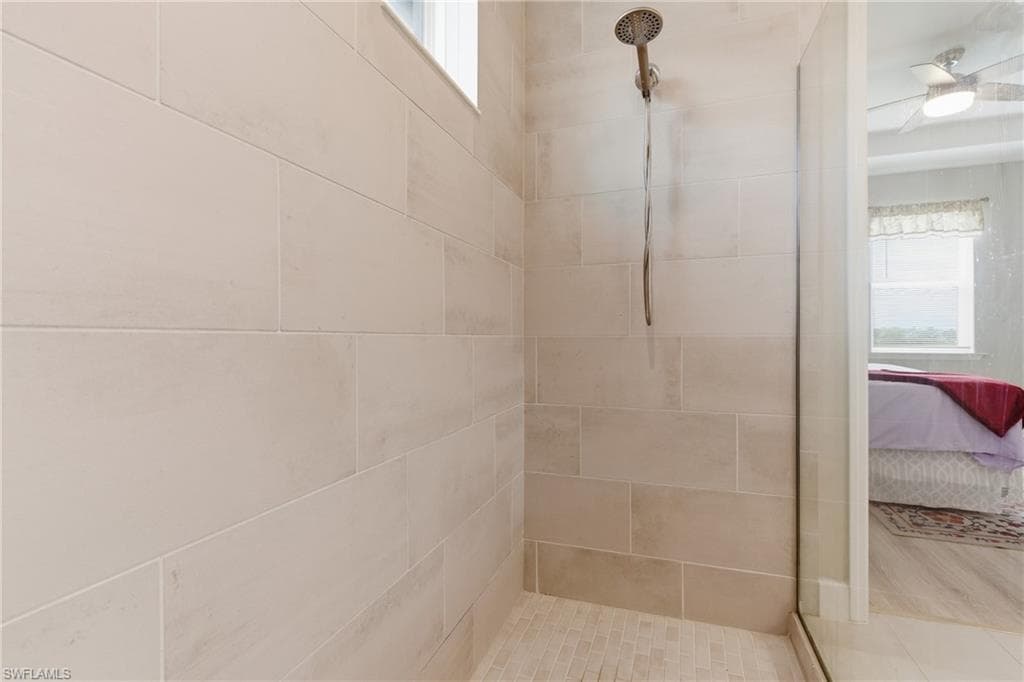 2055 Grove DR, NAPLES FL 34120-37