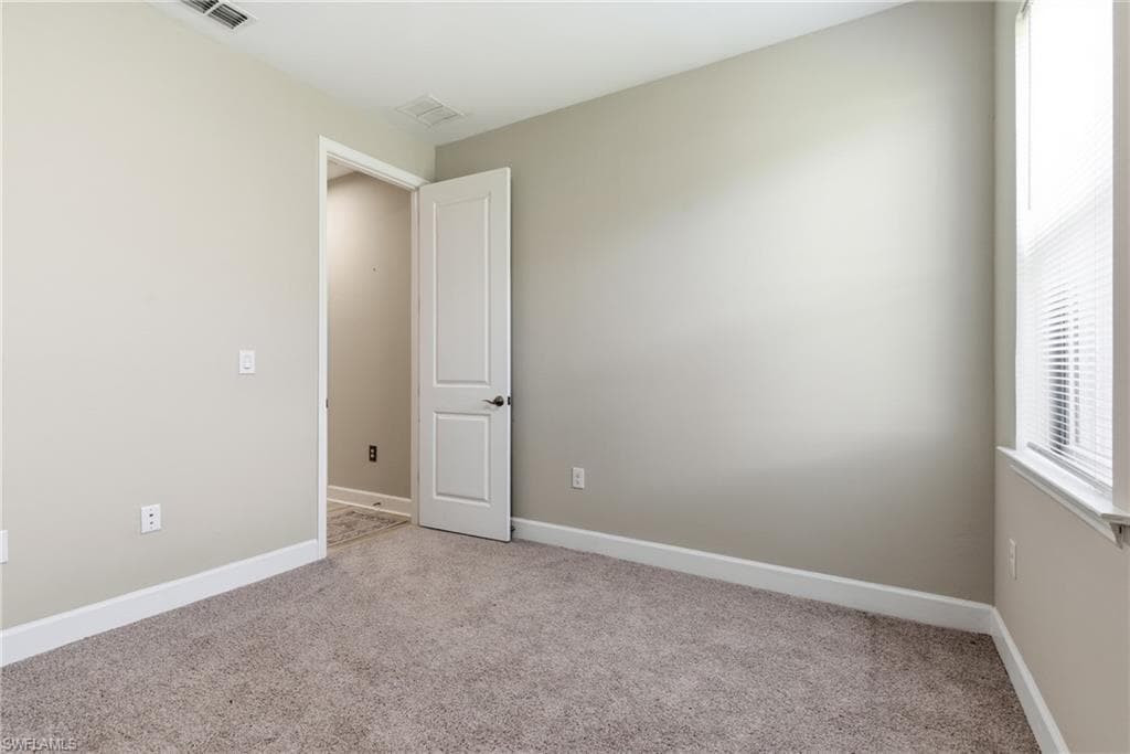 2055 Grove DR, NAPLES FL 34120-32