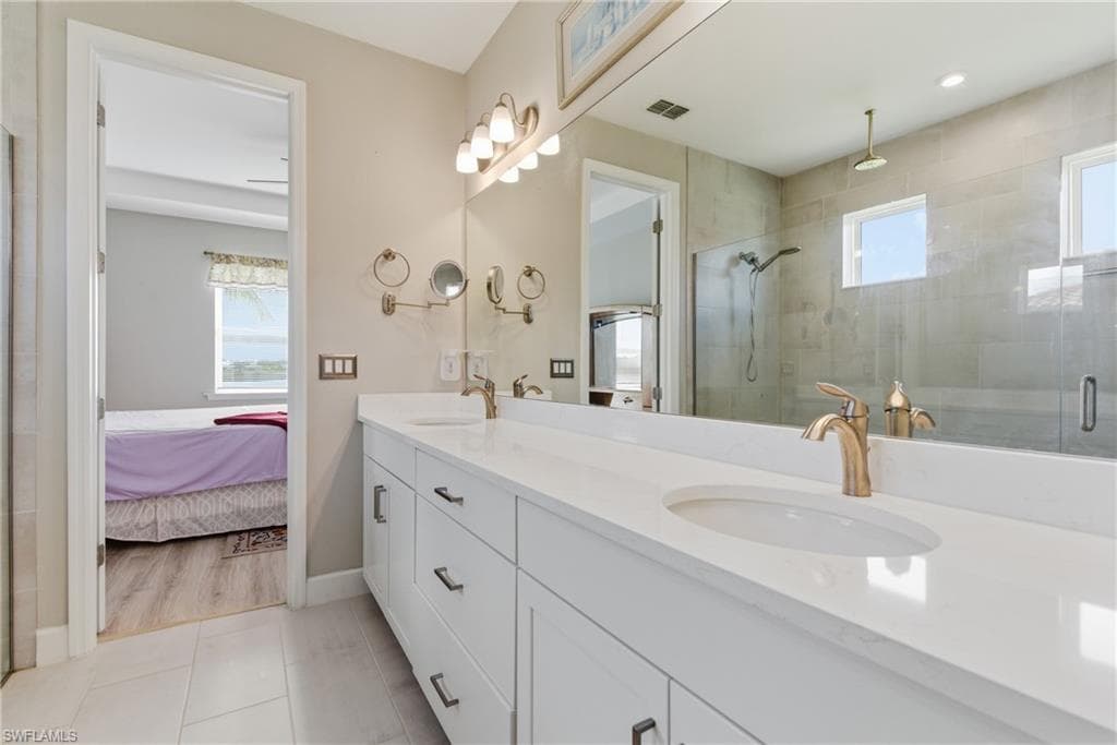 2055 Grove DR, NAPLES FL 34120-36