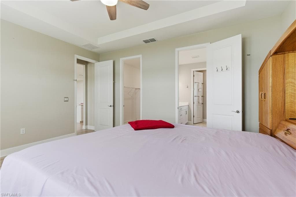 2055 Grove DR, NAPLES FL 34120-20