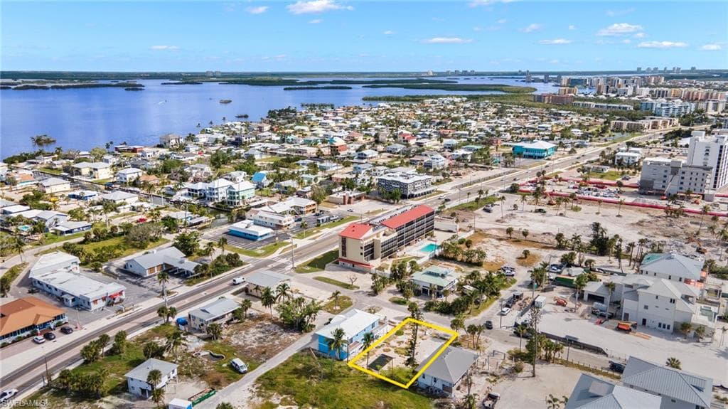 61 Flamingo ST, FORT MYERS BEACH FL 33931-3