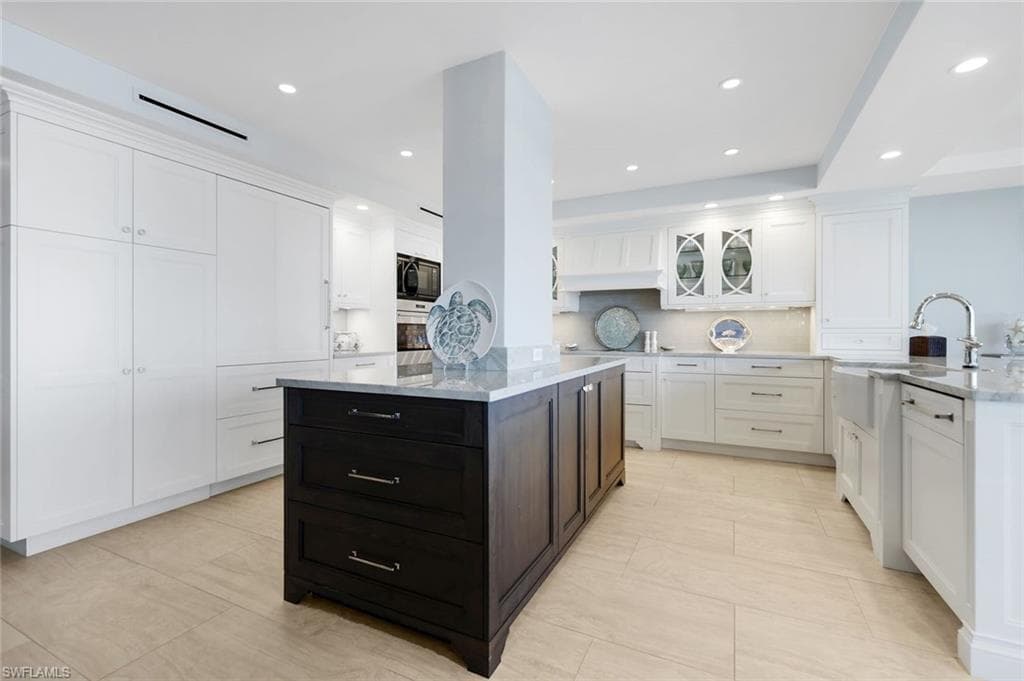 1285 Gulf Shore BLVD N # 3B, NAPLES FL 34102-10