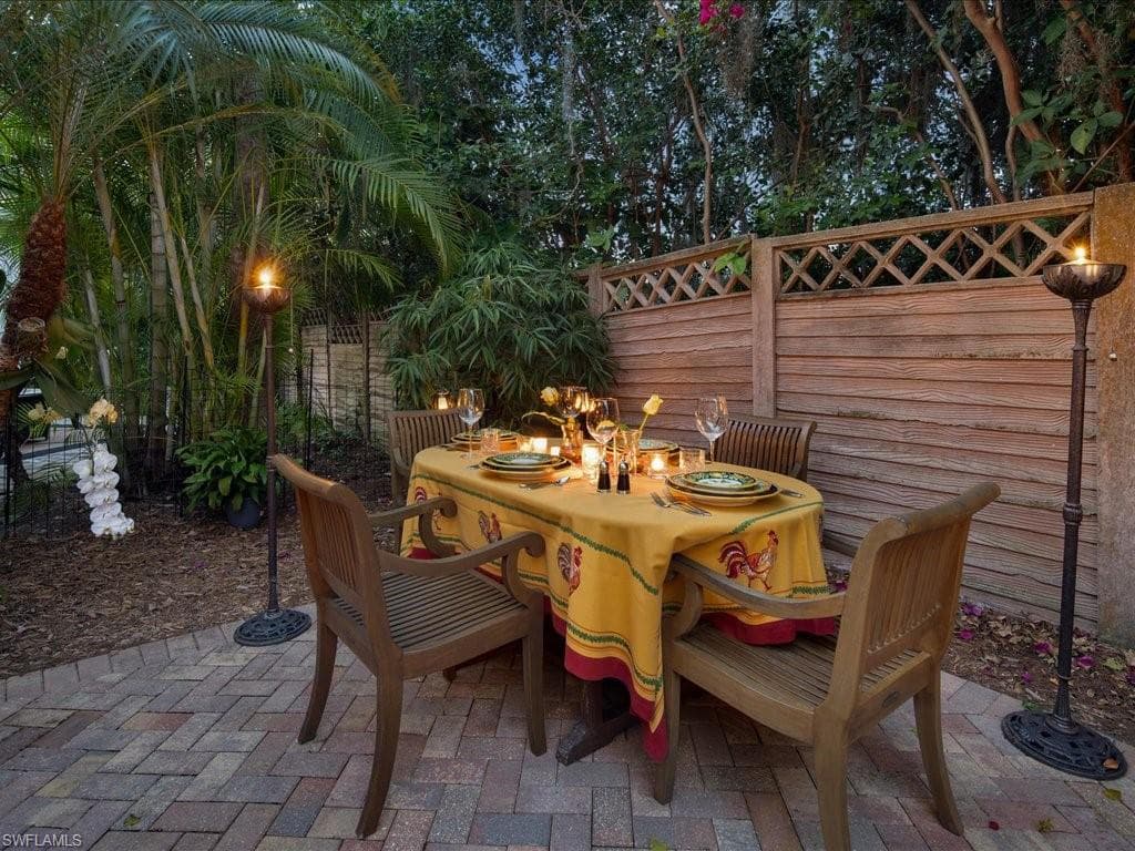 156 Amblewood LN # 704, NAPLES FL 34105-29