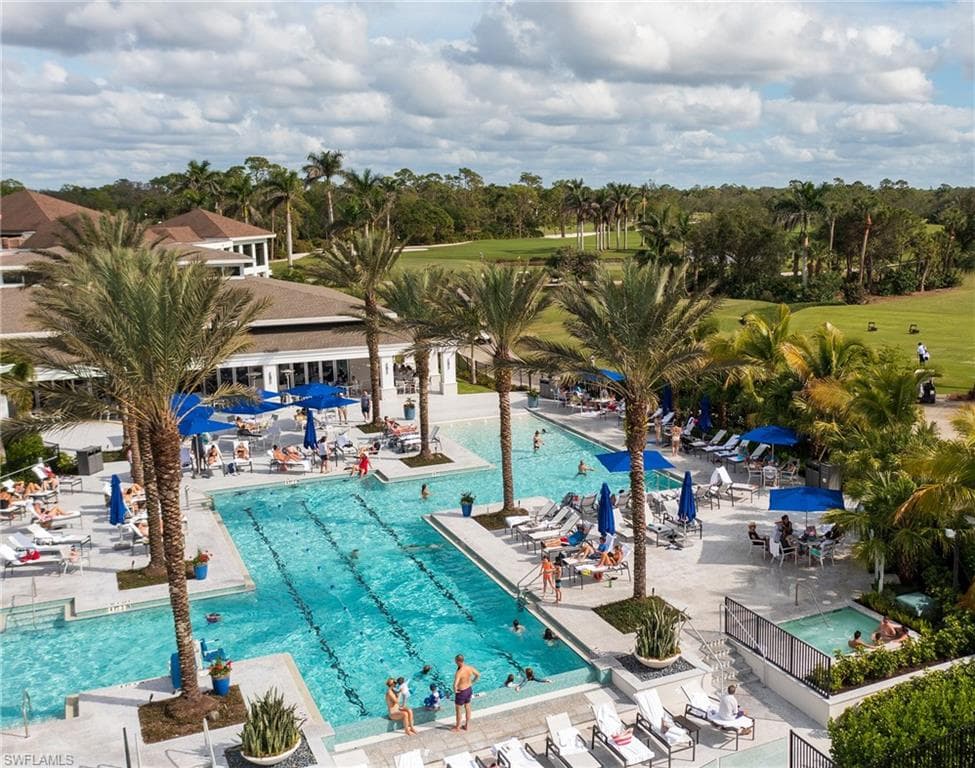 156 Amblewood LN # 704, NAPLES FL 34105-37