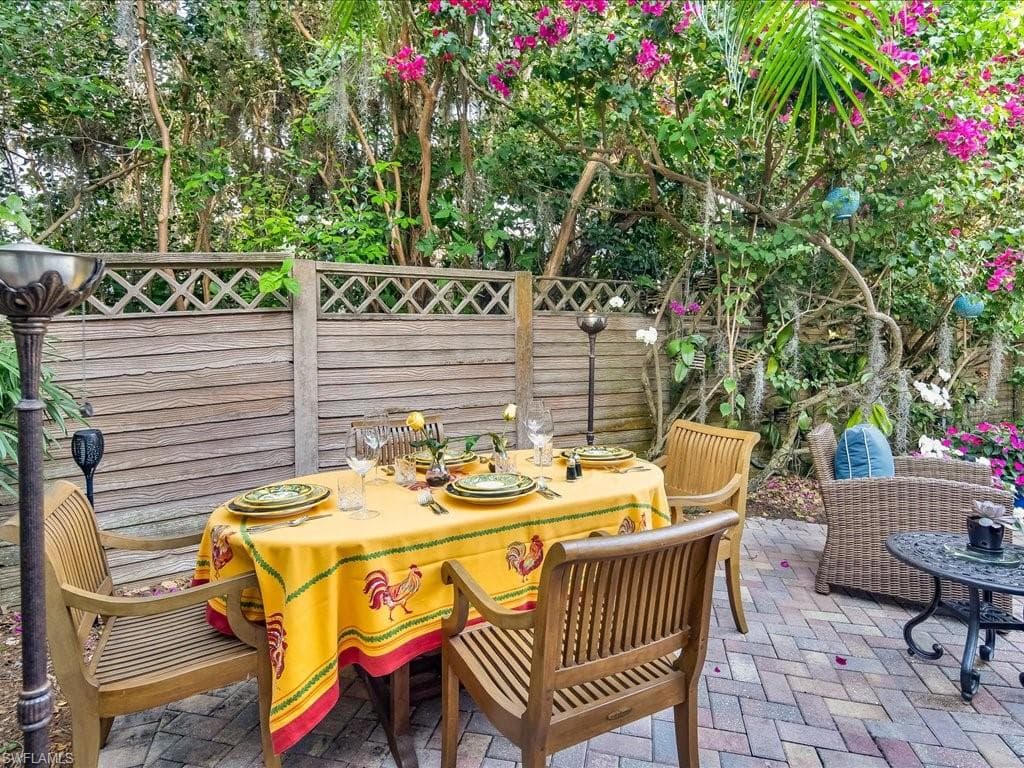 156 Amblewood LN # 704, NAPLES FL 34105-30