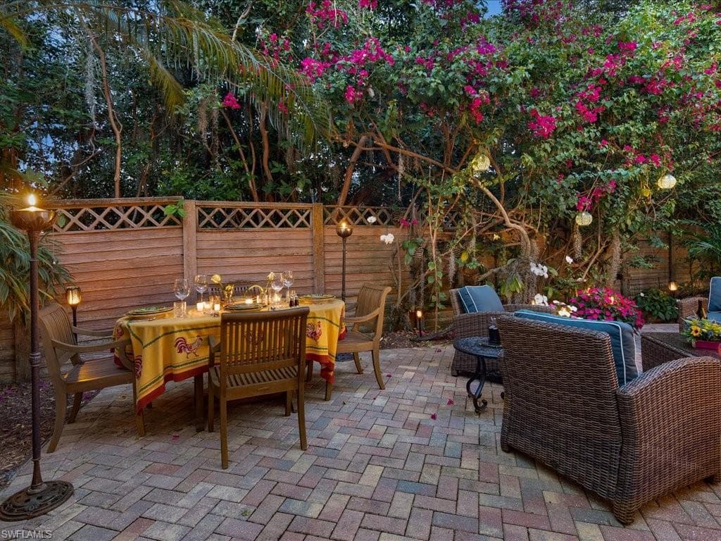 156 Amblewood LN # 704, NAPLES FL 34105-28