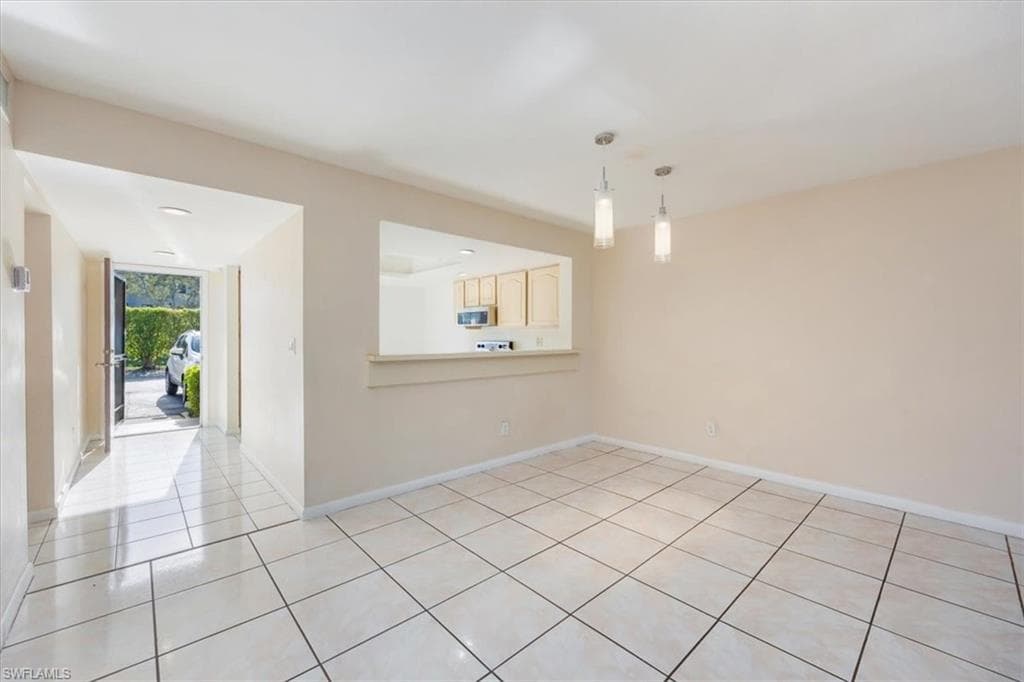 5697 Rattlesnake Hammock RD # 105, NAPLES FL 34113-25