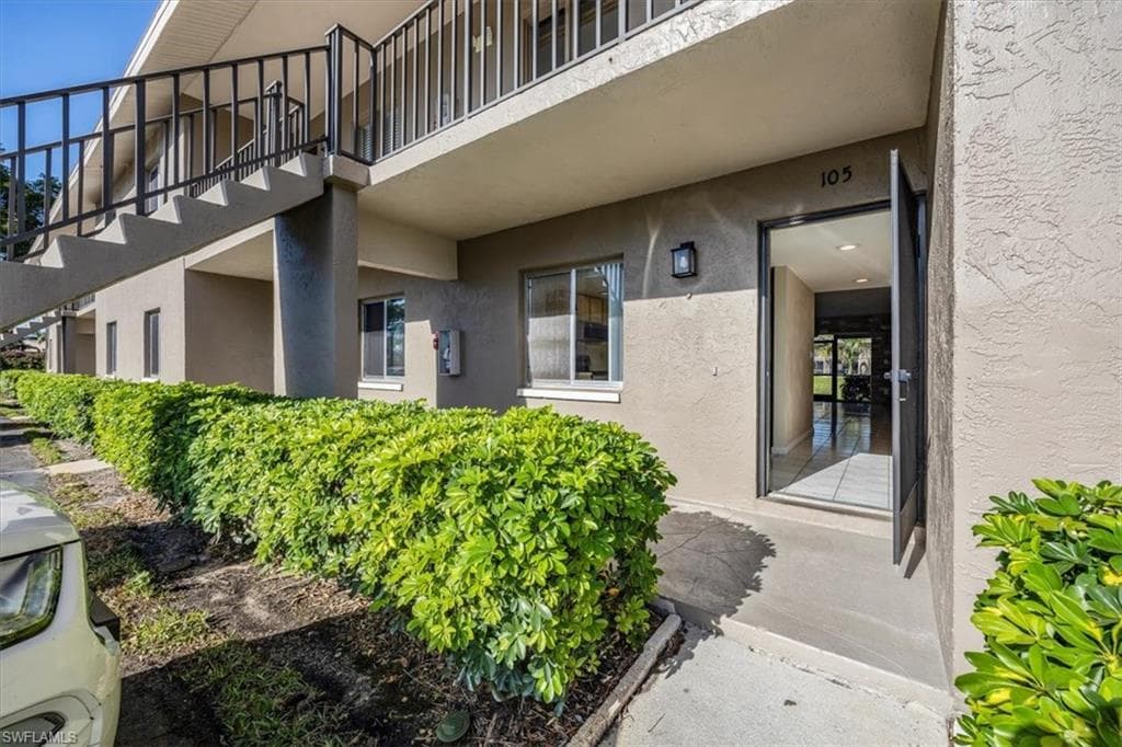 5697 Rattlesnake Hammock RD # 105, NAPLES FL 34113-21