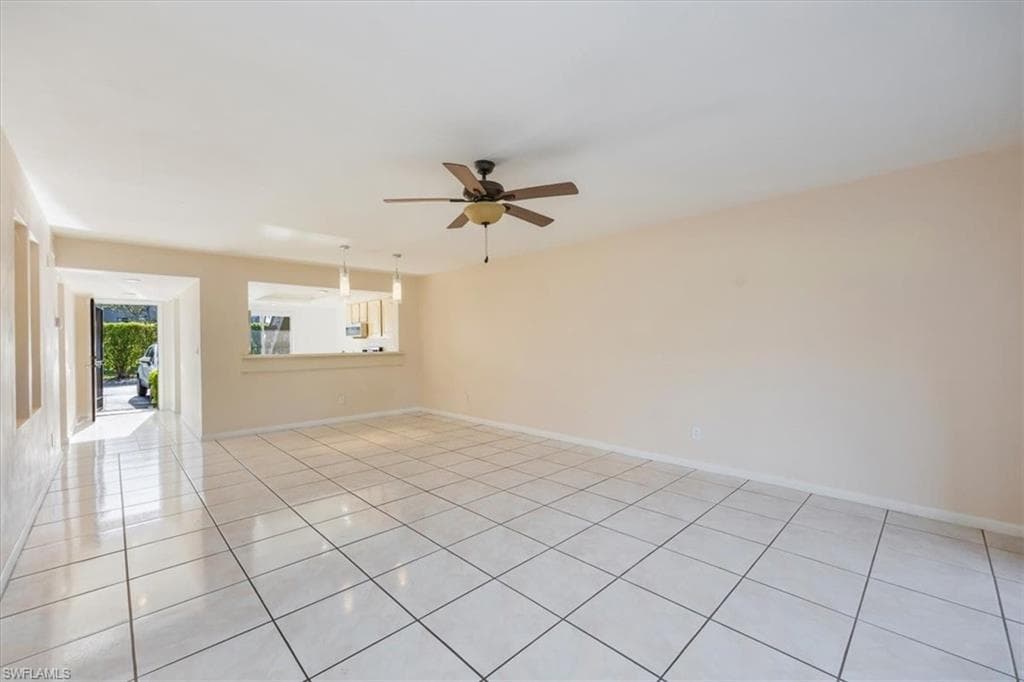 5697 Rattlesnake Hammock RD # 105, NAPLES FL 34113-23