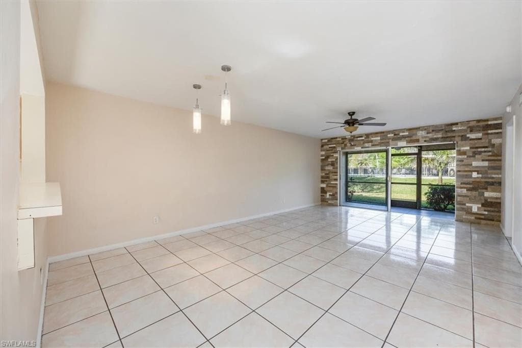 5697 Rattlesnake Hammock RD # 105, NAPLES FL 34113-7