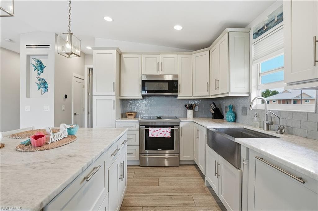 130 Bahia VIA, FORT MYERS BEACH FL 33931-11