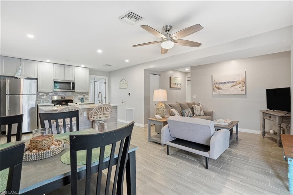 130 Bahia VIA, FORT MYERS BEACH FL 33931-24