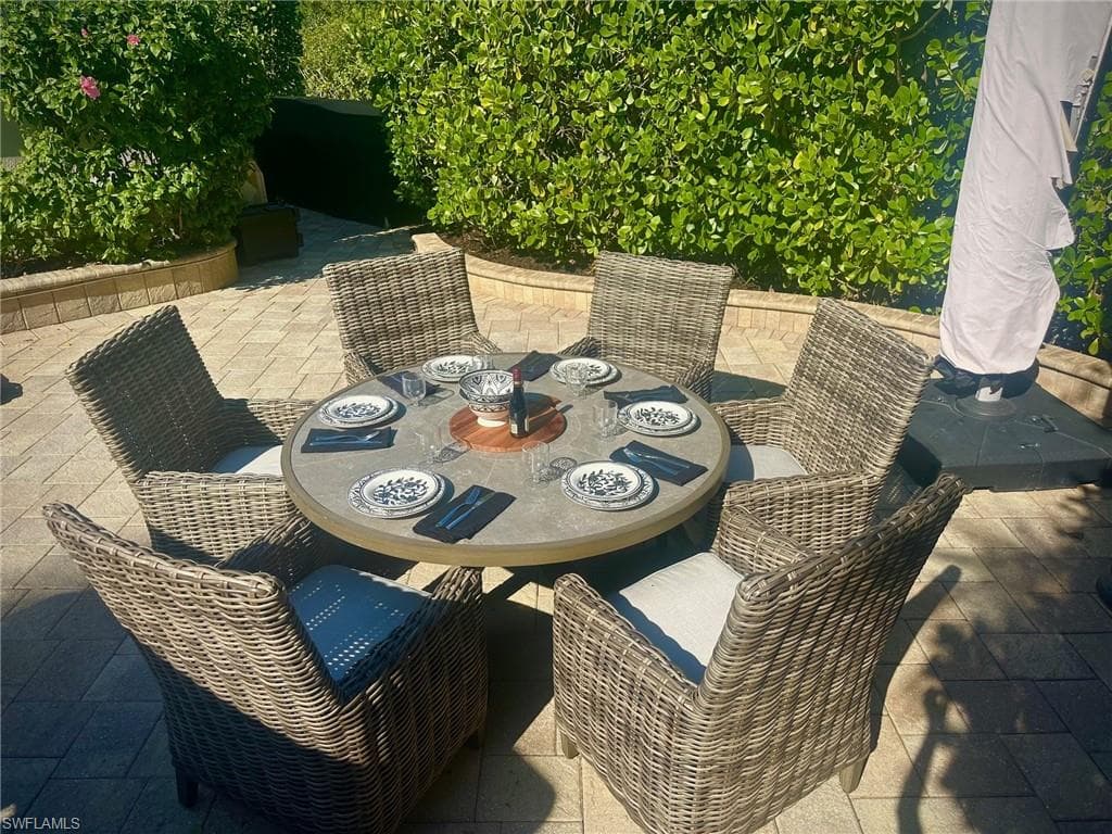 4826 Southern Breeze DR, NAPLES FL 34114-15