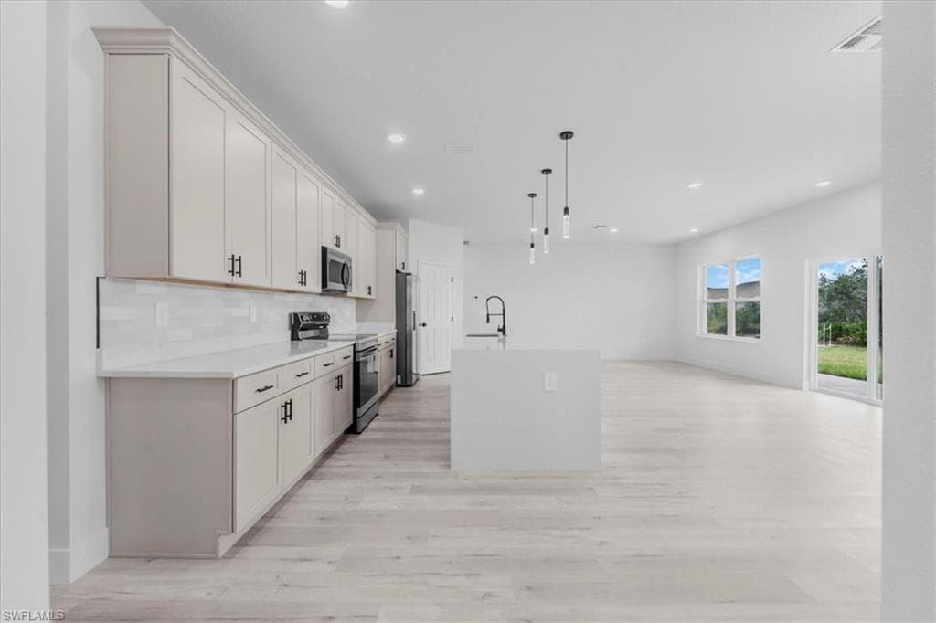 4873 Myrtle Beach DR, SEBRING FL 33872-1