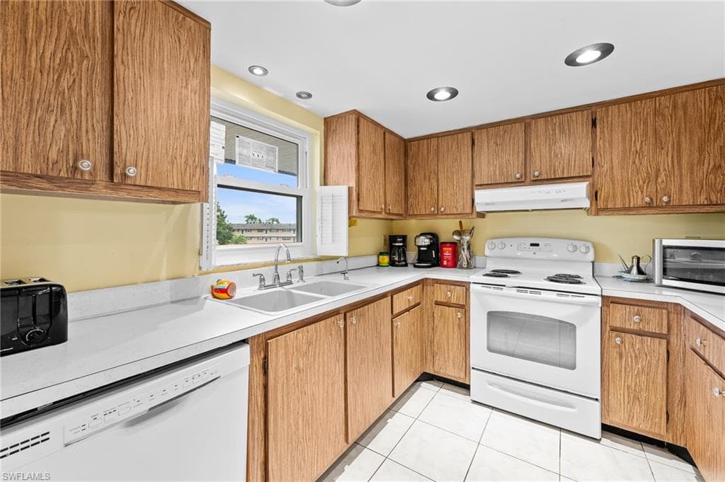 5419 Rattlesnake Hammock RD # 306F, NAPLES FL 34113-3