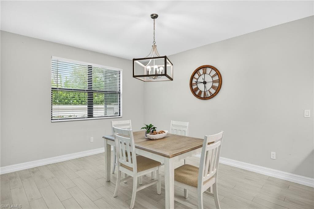 7570 Rockefeller DR, NAPLES FL 34119-8