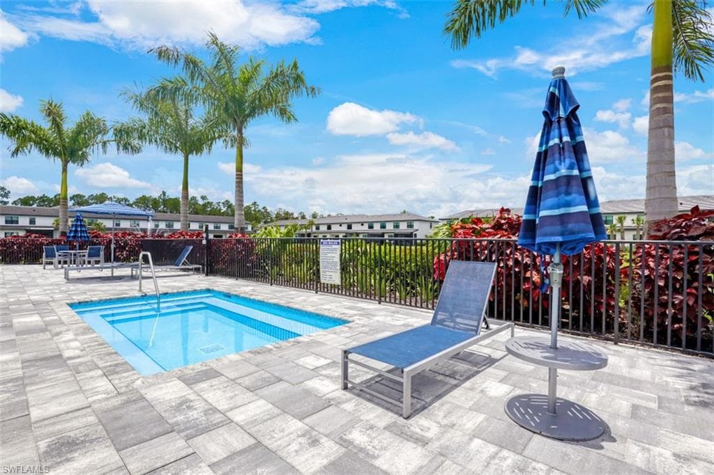 7570 Rockefeller DR, NAPLES FL 34119-30
