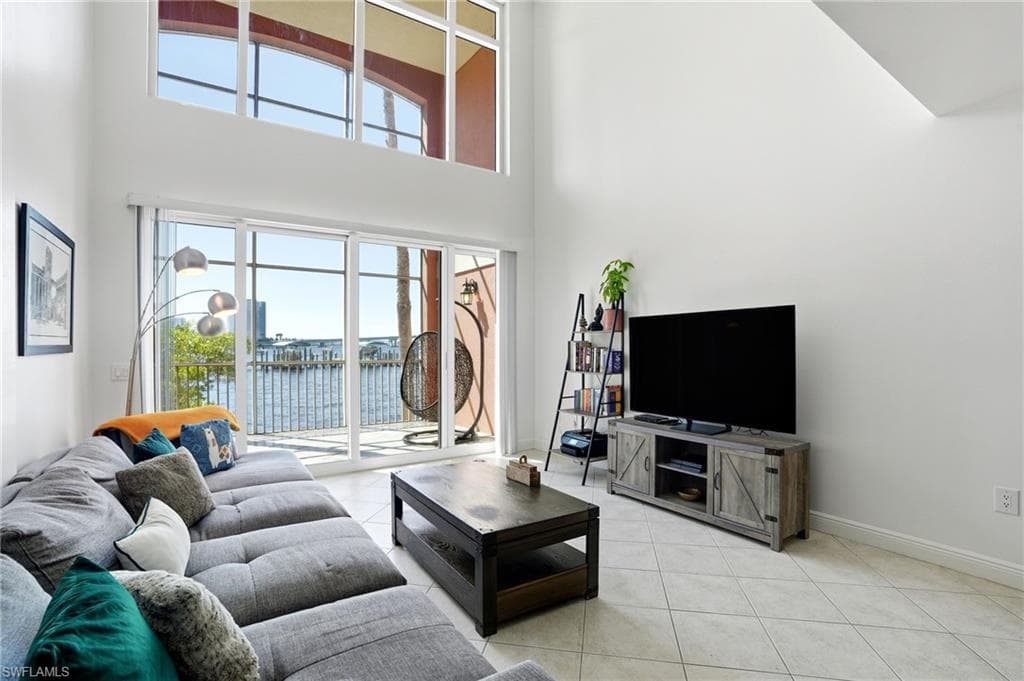 2743 1st ST # 110, FORT MYERS FL 33916-3