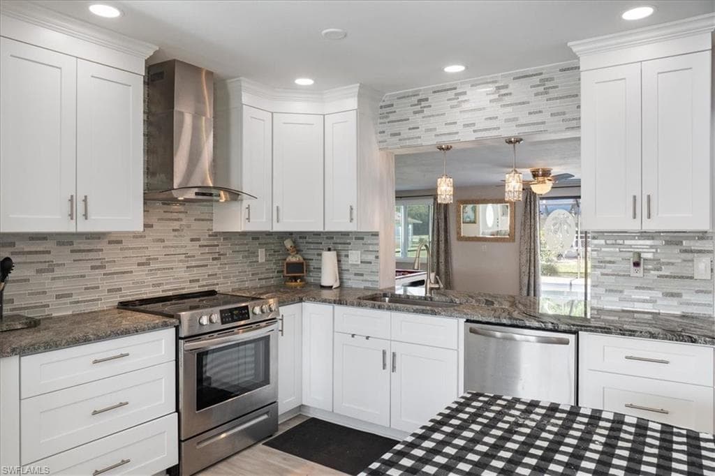 1502 Canal ST, LEHIGH ACRES FL 33936-8