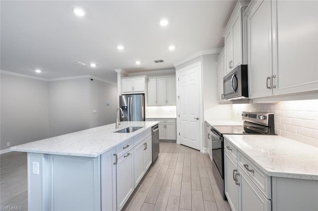 388 GRACE BAY LN, NAPLES FL 34114-10