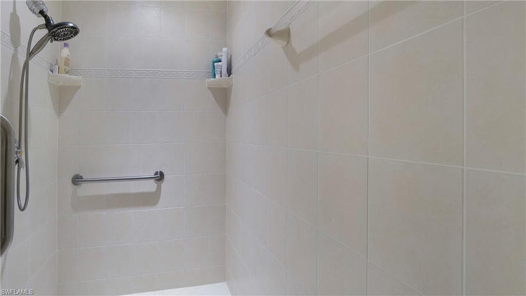 5284 Descanso CT, SARASOTA FL 34238-17