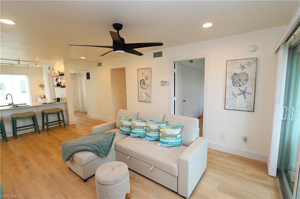 2235 San Marco RD # 204, MARCO ISLAND FL 34145-5