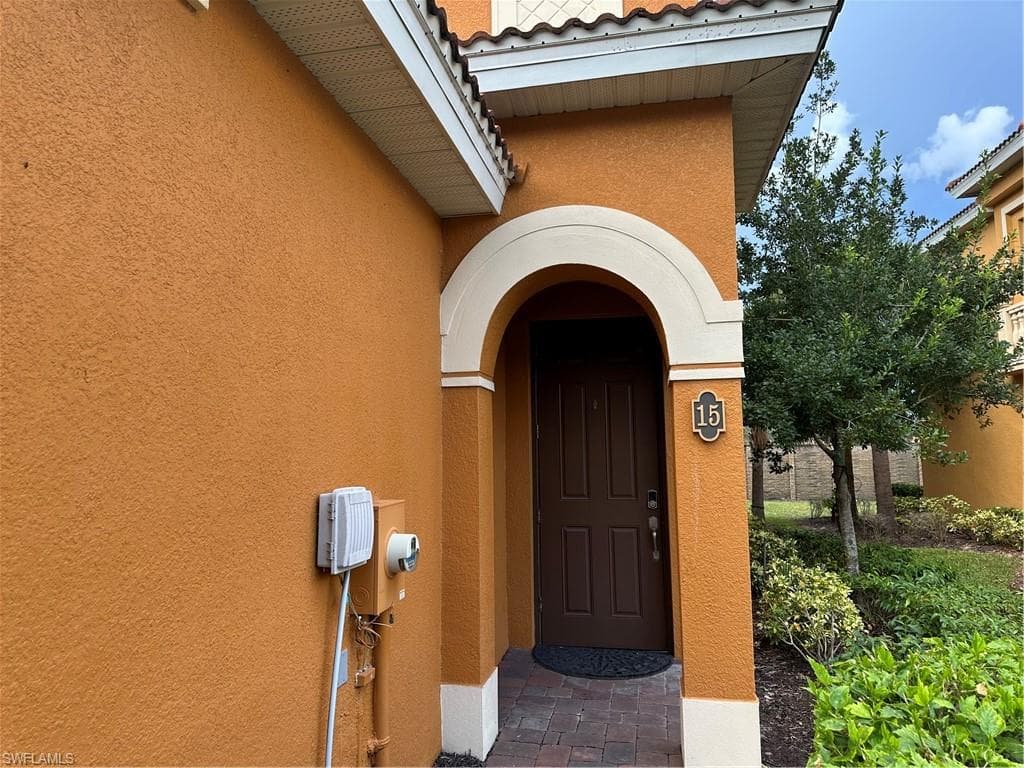 10100 Tin Maple DR # 15, ESTERO FL 33928-2