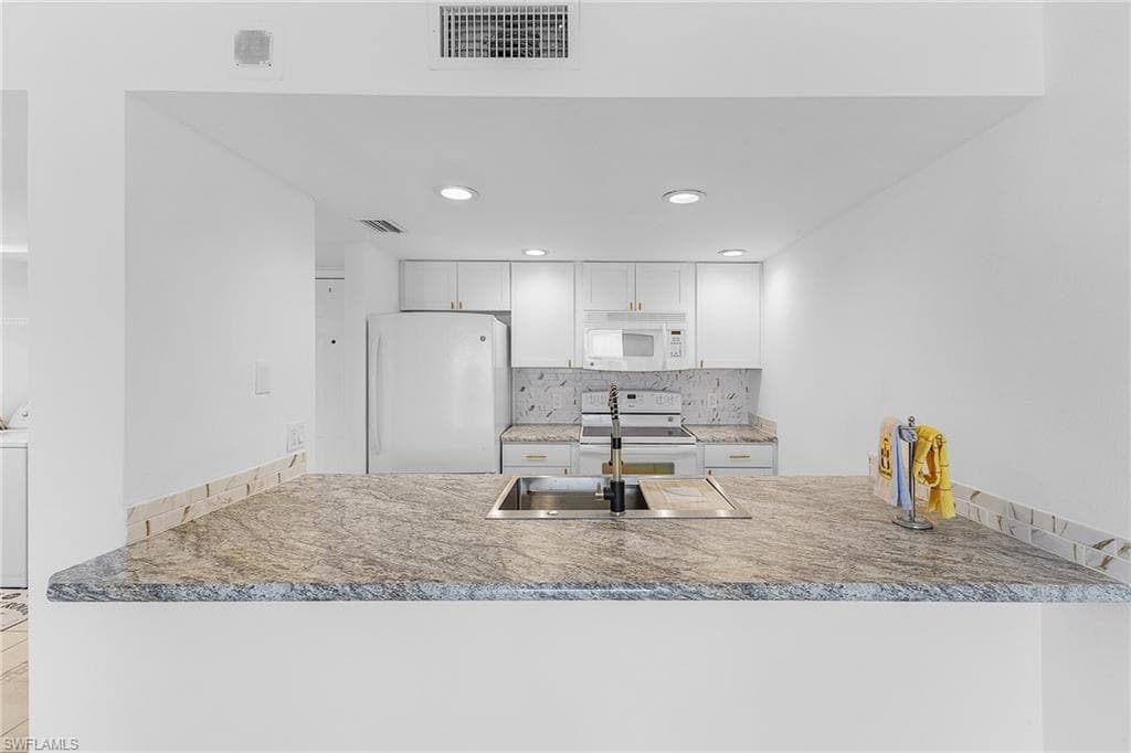 2885 Palm Beach BLVD # 103, FORT MYERS FL 33916-9