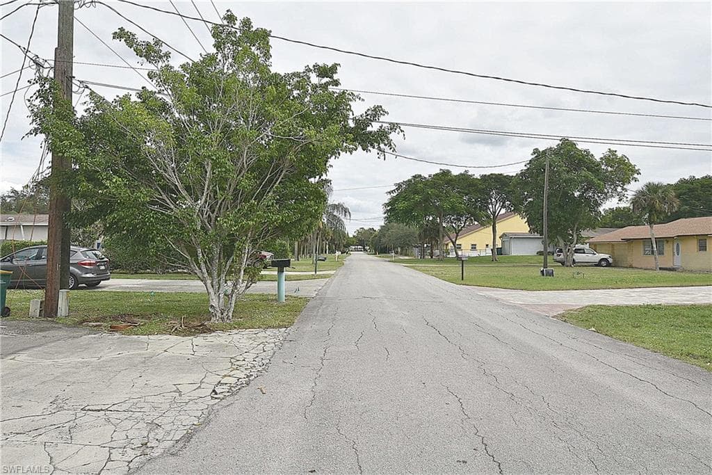3125 Barrett AVE, NAPLES FL 34112-9