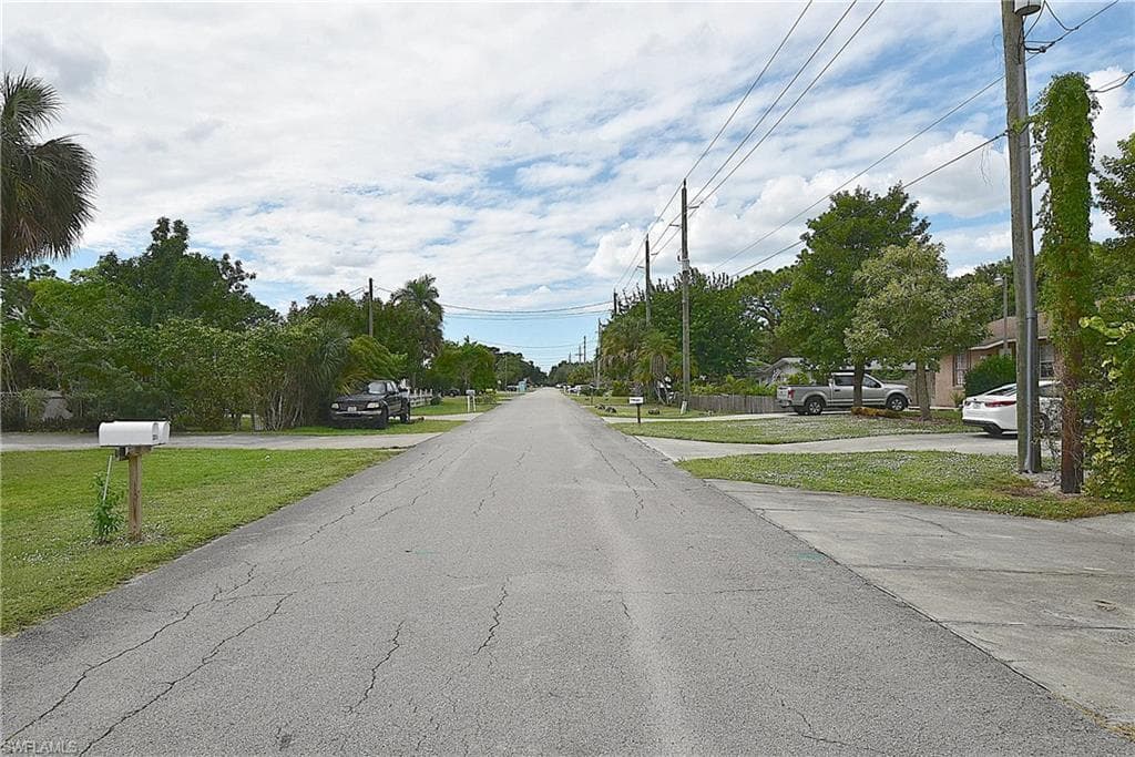 3125 Barrett AVE, NAPLES FL 34112-10