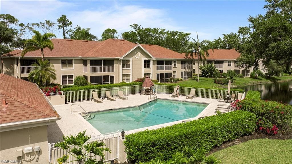 9852 Luna CIR # B203, NAPLES FL 34109-1