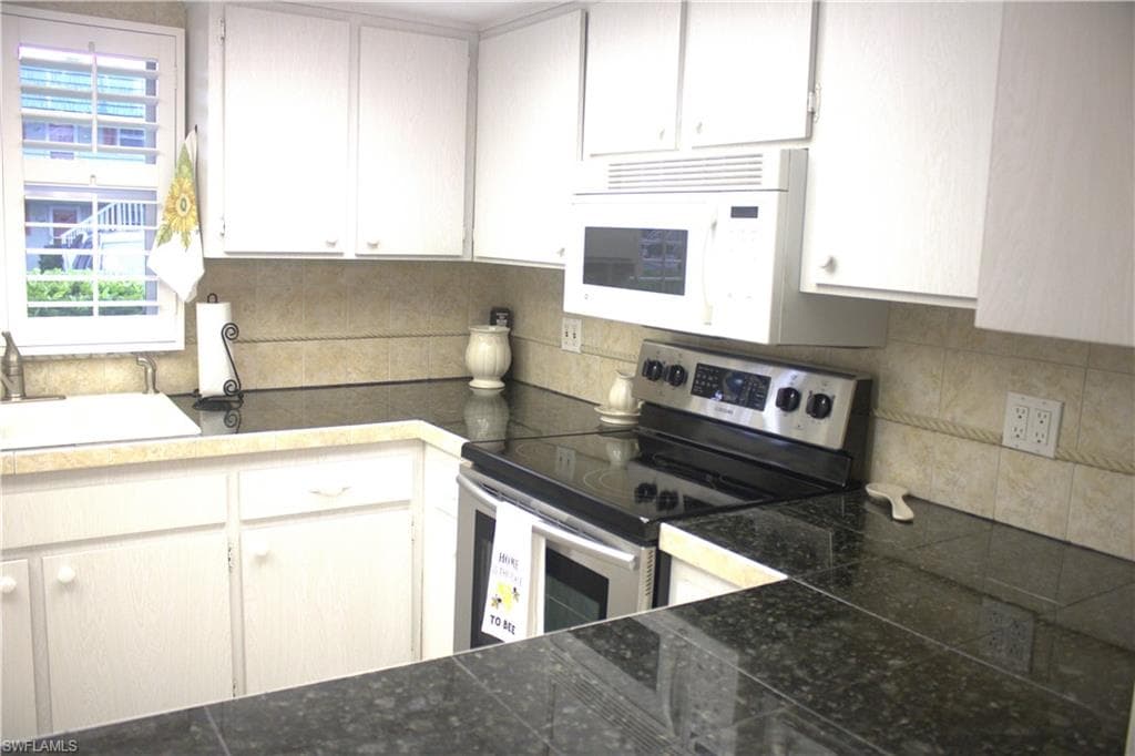 200 Valley Stream DR # 4C, NAPLES FL 34113-4