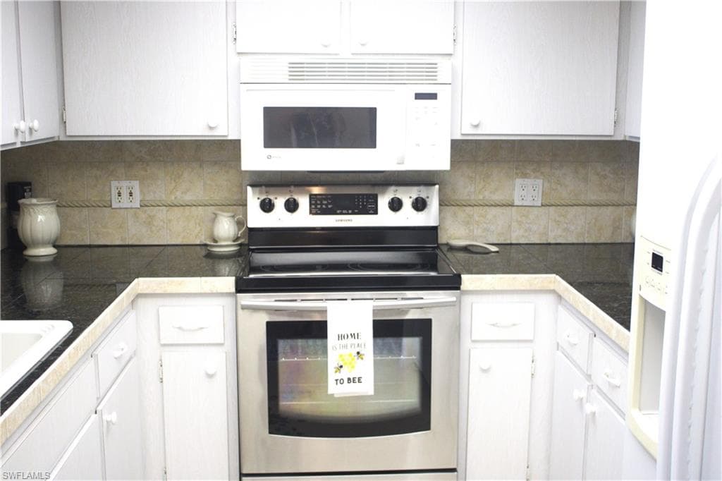 200 Valley Stream DR # 4C, NAPLES FL 34113-3