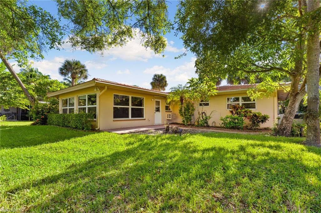 77 Cypress Point DR, NAPLES FL 34105-22