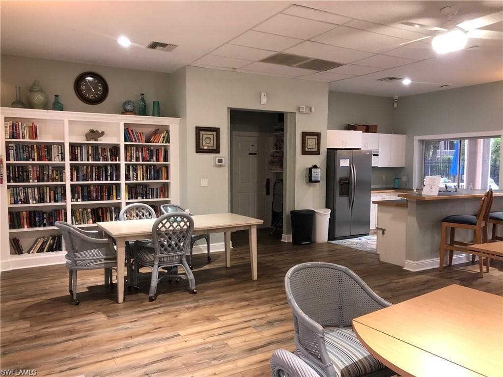 321 Robin Hood CIR # 201, NAPLES FL 34104-26
