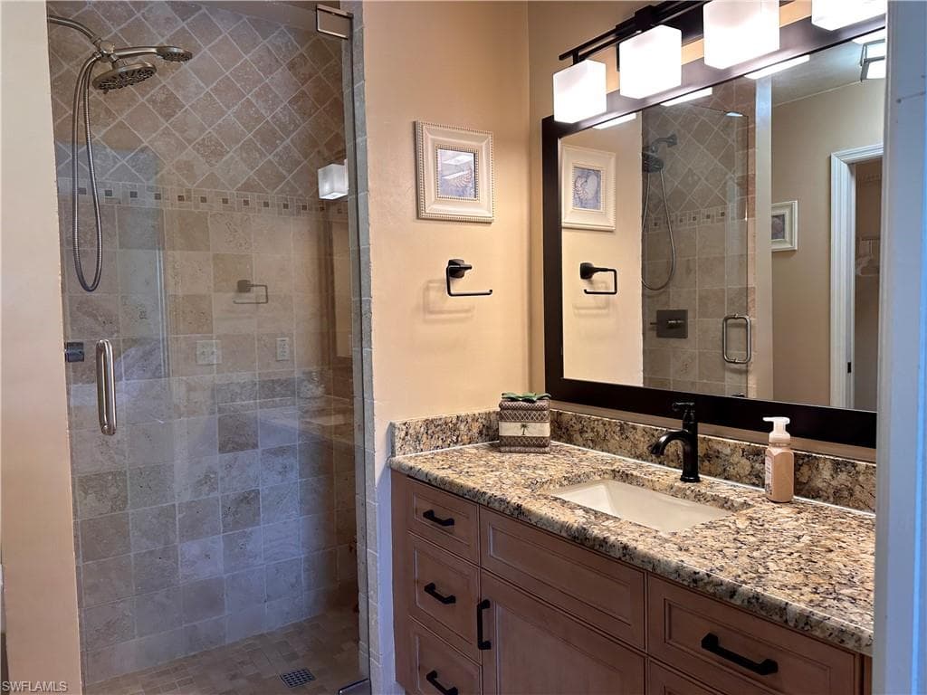 321 Robin Hood CIR # 201, NAPLES FL 34104-11